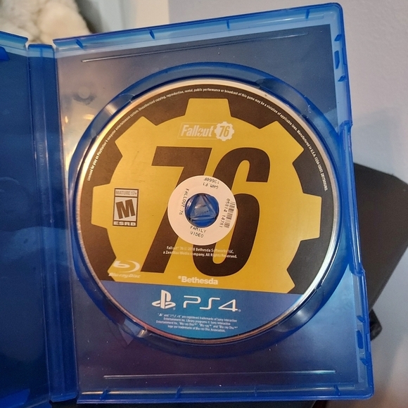 Fallout 76 PS4 Game (Bethesda) - Picture 3 of 4